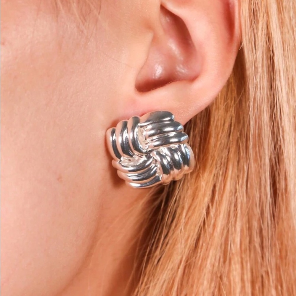 ✨ Elegant Silver Twisted Square & Cross Button Earrings